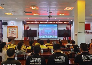 轮椅上“跑出”的加速度